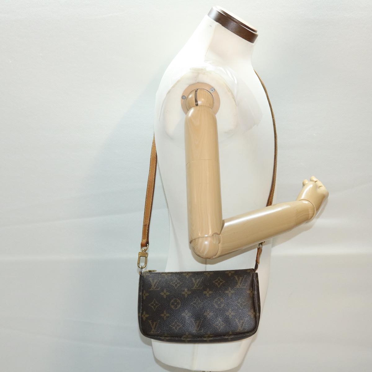 LOUIS VUITTON Monogram Pochette Accessoires Pouch M51980 LV 39546