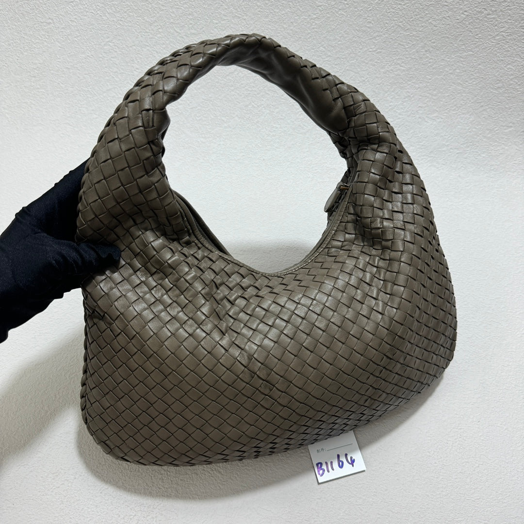 Bottega Veneta Hobo Bag Lambskin leather Grey Medium 40cm