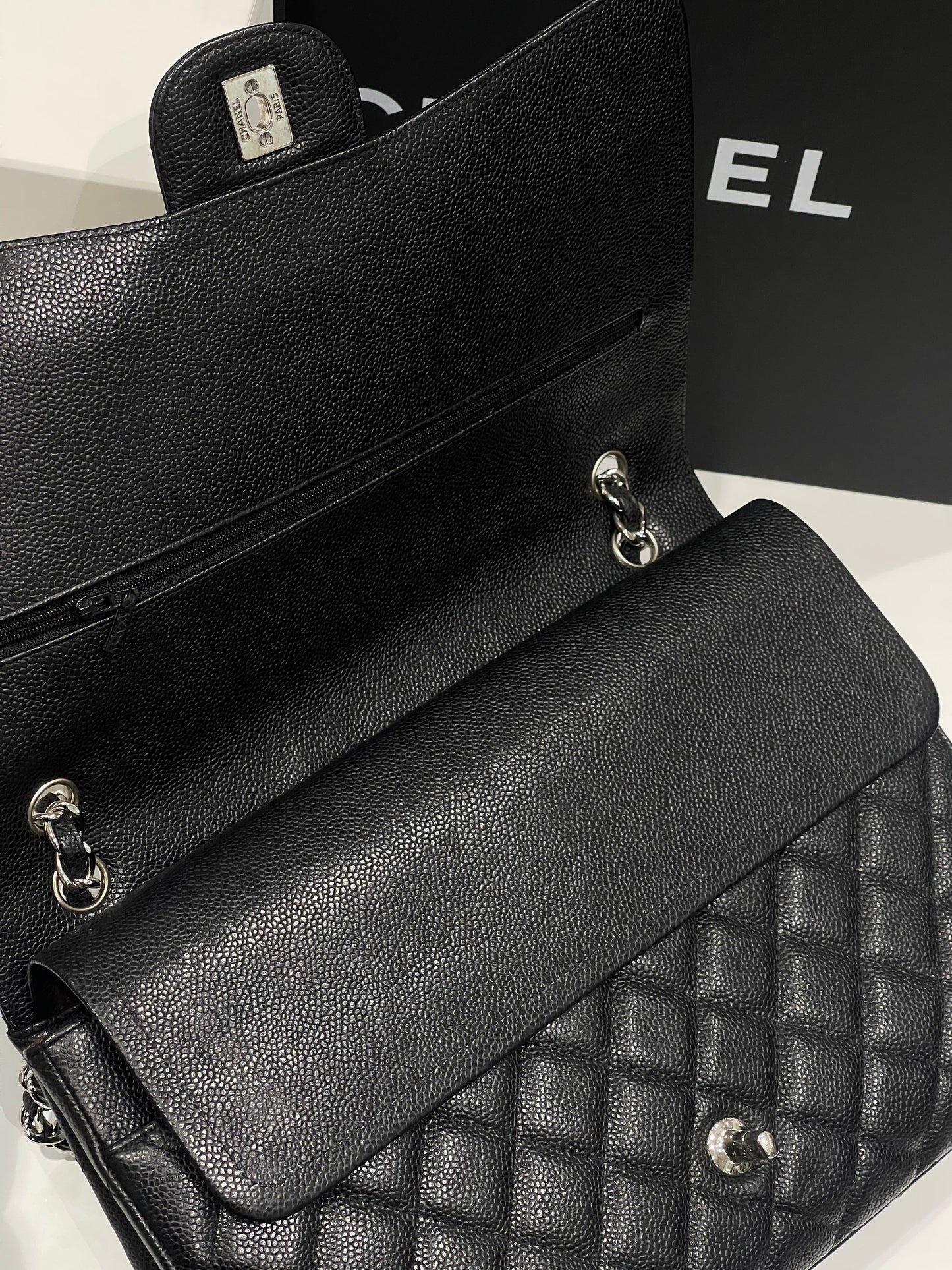 Chanel - sac classique maxi jumbo cuir caviar noir