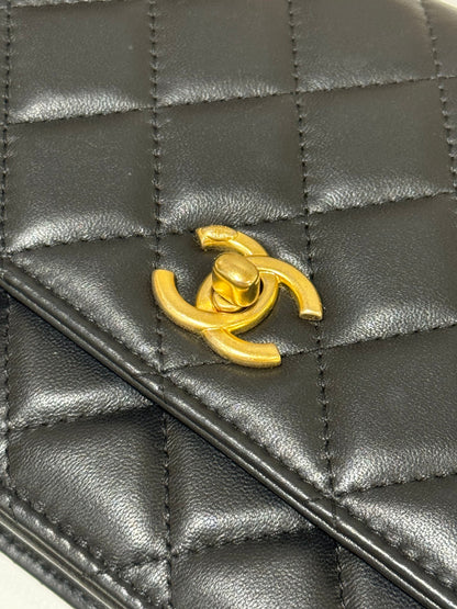 CHANEL WALLET ON CHAIN WITH PEARL CRUSH