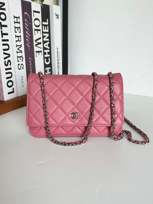 Wallet on chain timeless/classique leather crossbody bag Chanel pink in Leather #QIE