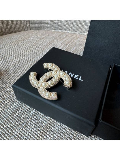 Classic CC Logo Pearl Brooch Gold Chanel