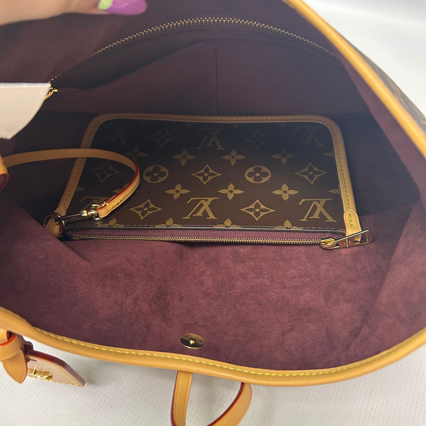 Handbag Luxury Designer By Louis Vuitton  Size: Medium