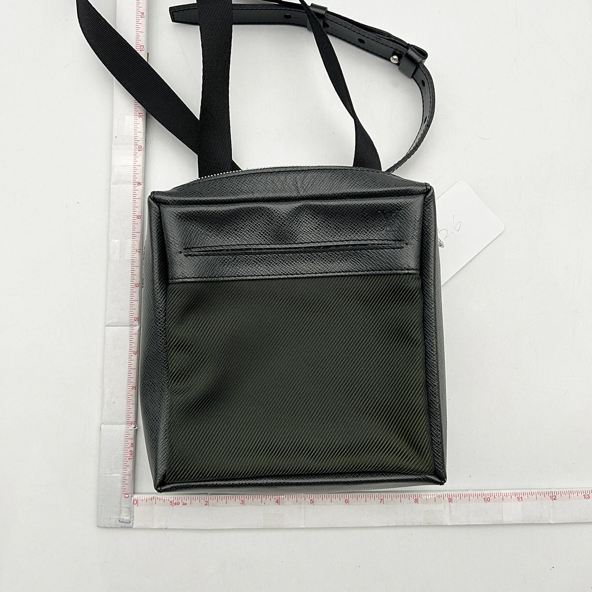 Louis Vuitton Taiga Sayan Messenger Bag - Black Crossbody Bags, Handbags lv6619ce