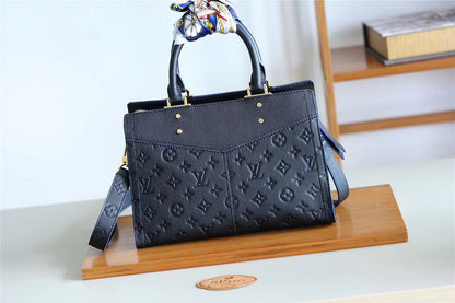 The Franco Shops - Louis Vuittons  - 7952