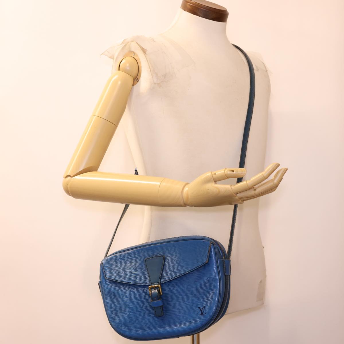 LOUIS VUITTON Epi June Feuille Shoulder Bag Blue M52155 LV 40091