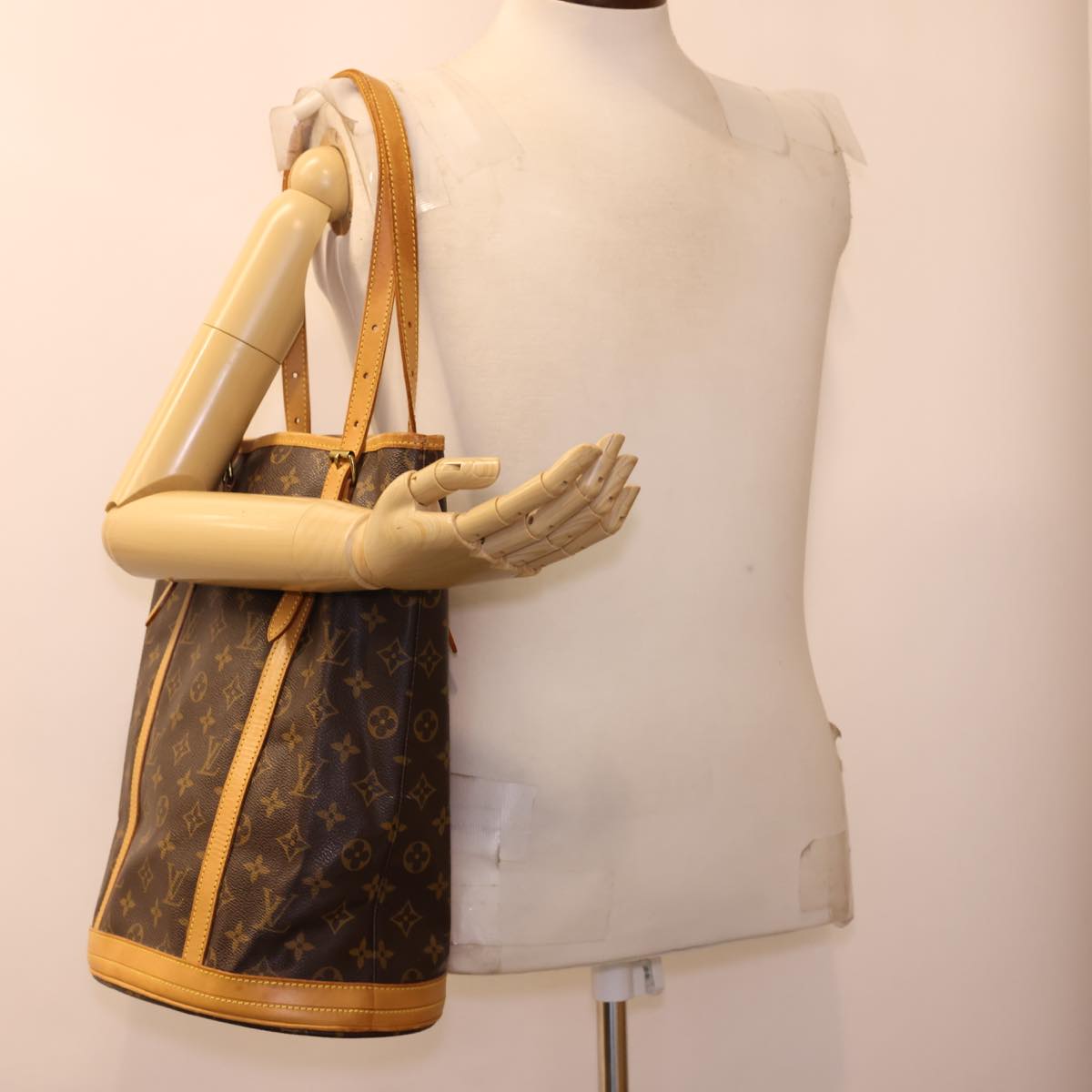 LOUIS VUITTON Monogram Bucket GM Shoulder Bag M42236 LV 40523