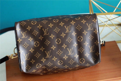The Franco Shops - Louis Vuittons  - 7658