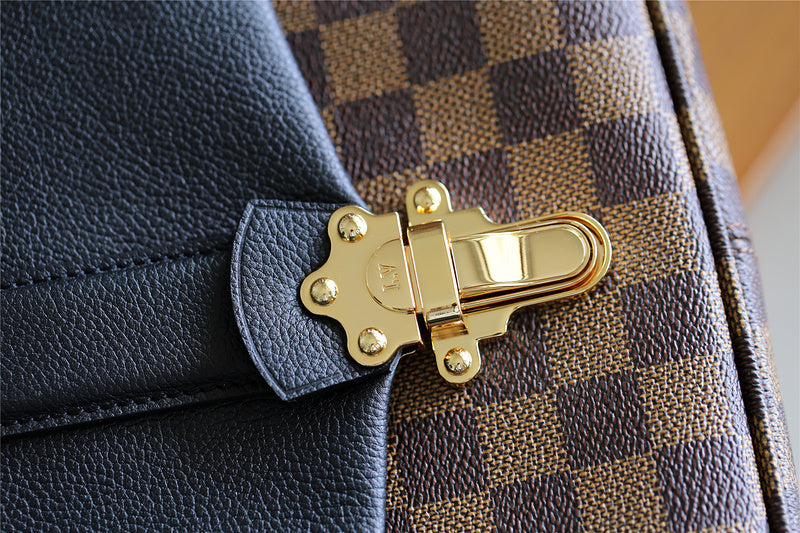 The Franco Shops - Louis Vuittons  - 7856