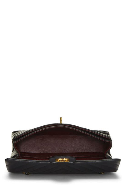 CHANEL,  Black Chevron Lambskin Classic Double Flap Medium, Black