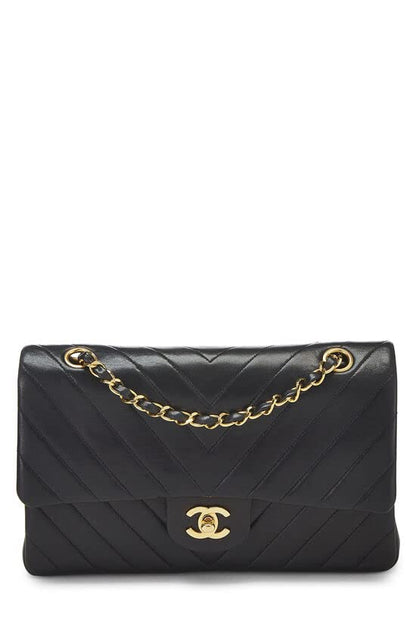 CHANEL,  Black Chevron Lambskin Classic Double Flap Medium, Black