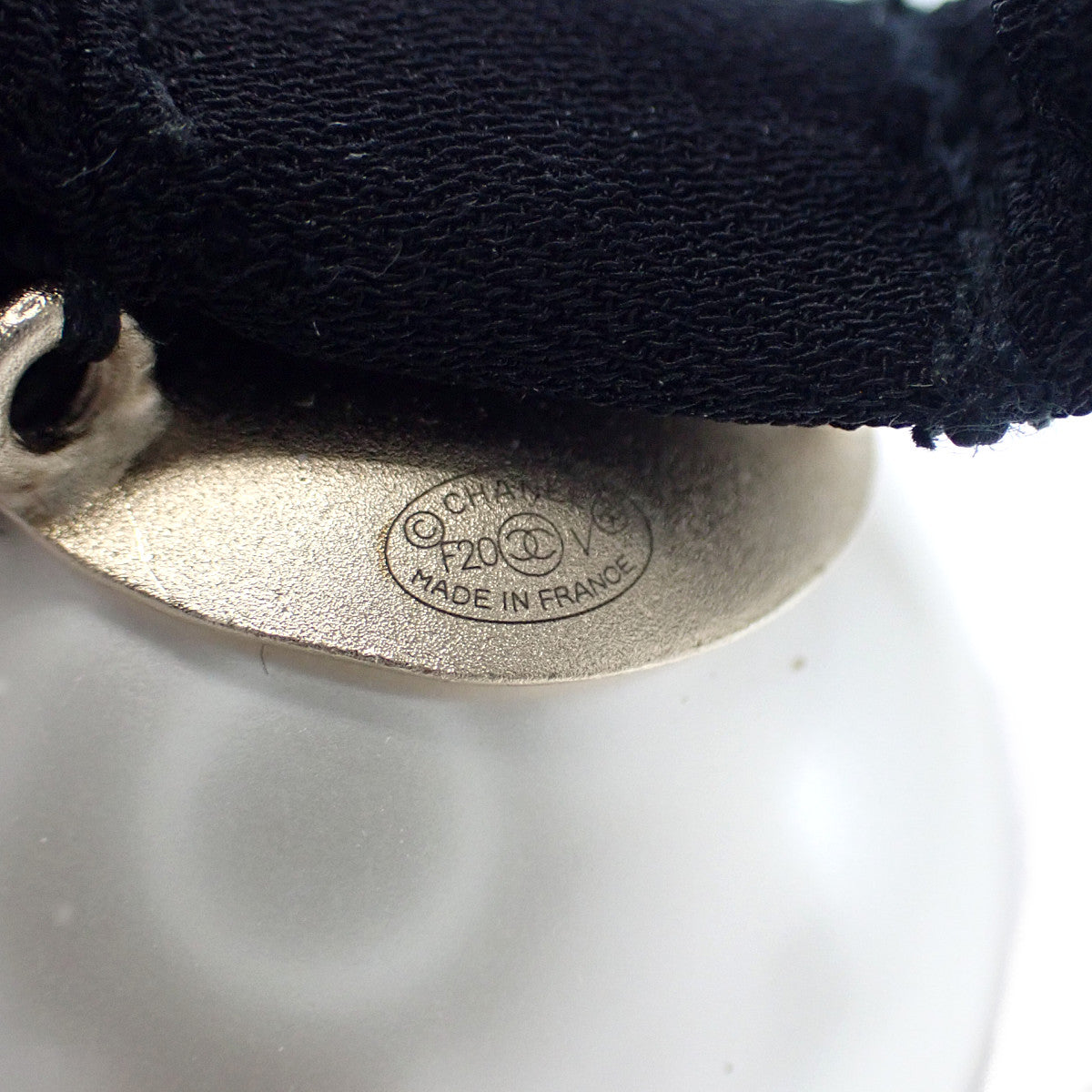 Chanel CC Faux Pearl Embellished Hair Scrunchie Natural Material Hair Accessory A63896 Y20154 Z3528 in Excellent condition
