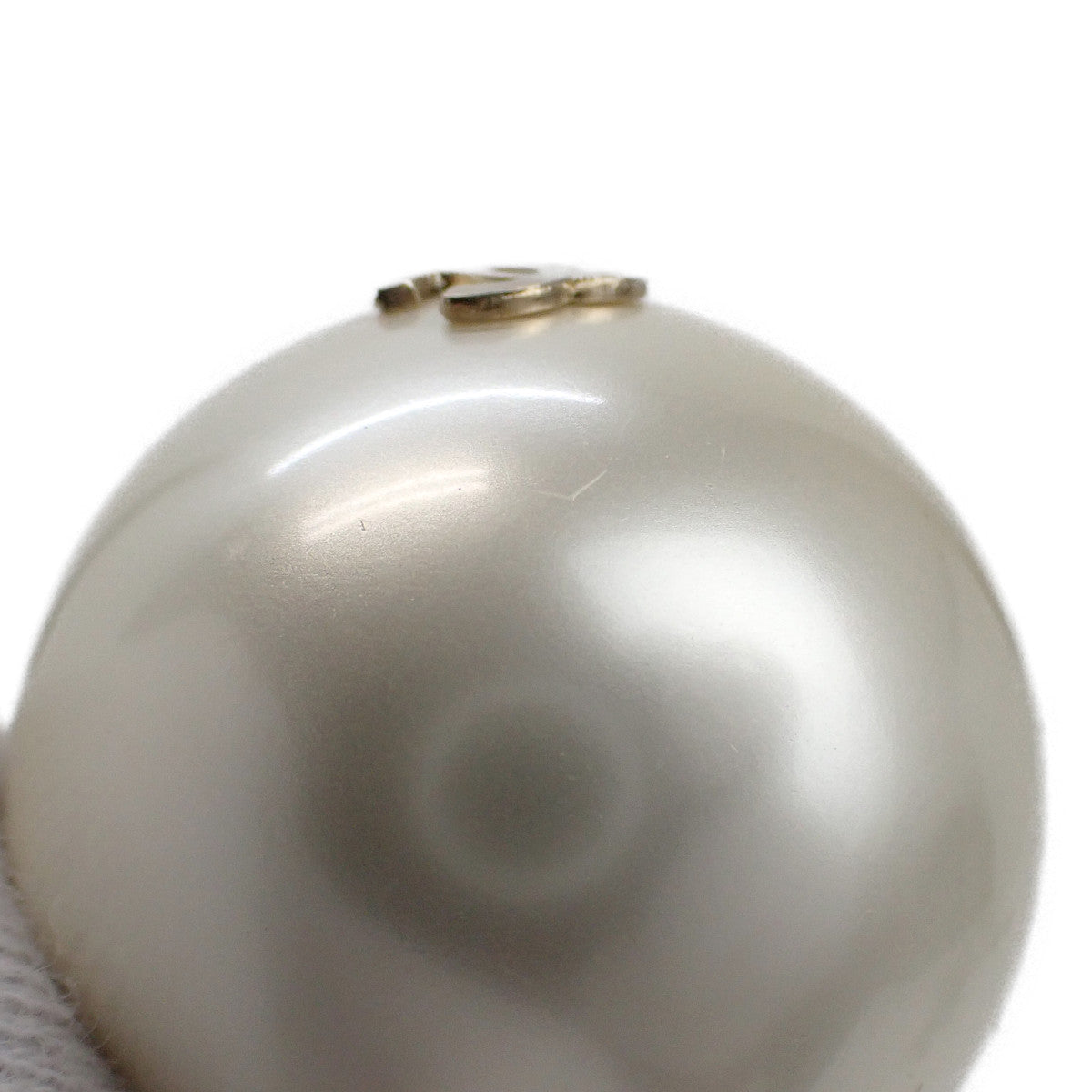 Chanel CC Faux Pearl Embellished Hair Scrunchie Natural Material Hair Accessory A63896 Y20154 Z3528 in Excellent condition