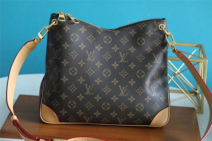 The Franco Shops - Louis Vuittons  - 7738