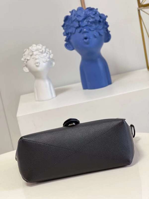 The Franco Shops - Louis Vuittons  - 12089