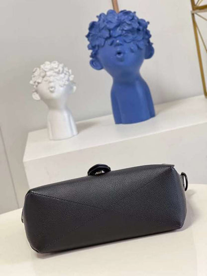 The Franco Shops - Louis Vuittons  - 12089