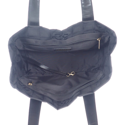 Chanel New Travel Line Tote Bag Canvas Tote Bag A20457 in Good condition