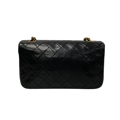 Chanel CC Quilted Leather Full Flap Bag Leather Crossbody Bag in Good condition