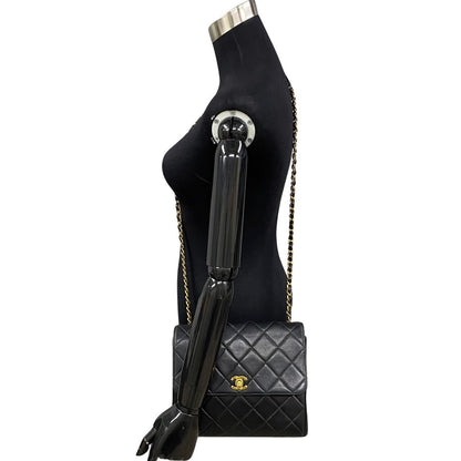 Chanel CC Quilted Leather Chain Crossbody Bag Leather Crossbody Bag in Good condition