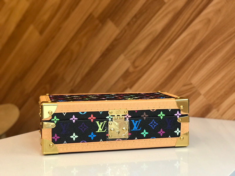 Franco Shops - Louis Vuittons  - 9500