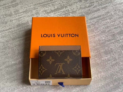 Franco Shops - Louis Vuittons  - 15767