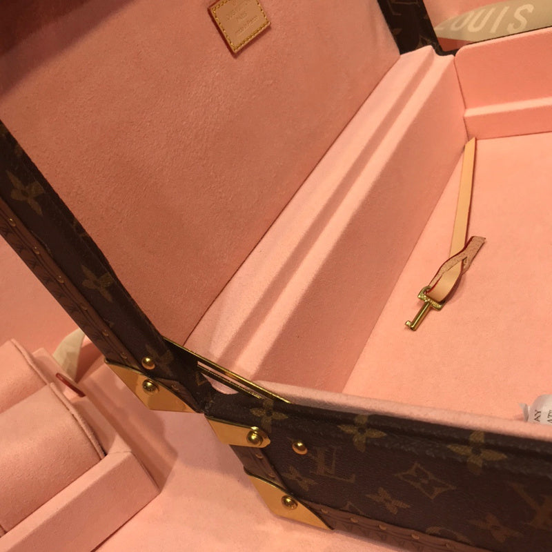 Franco Shops - Louis Vuittons  - 9482