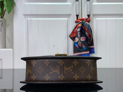 Franco Shops - Louis Vuittons  - 15812