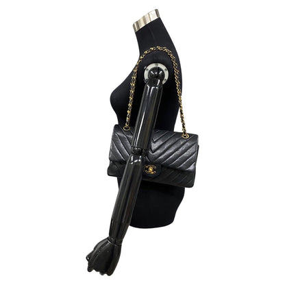 Chanel Chevron Classic Double Flap Bag Leather Crossbody Bag in Good condition