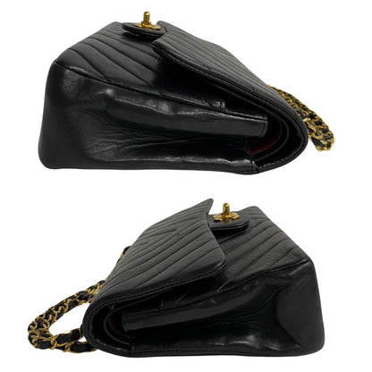 Chanel Chevron Classic Double Flap Bag Leather Crossbody Bag in Good condition