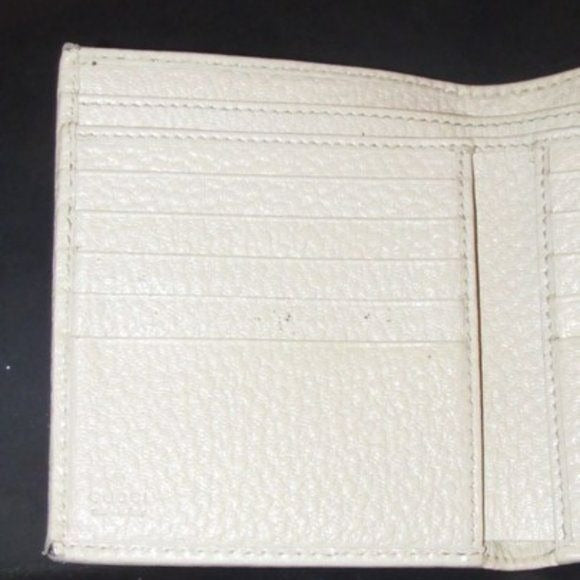 Vintage Gucci Ivory Pebbled Bi-fold Bamboo Accent