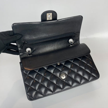 Classic Flap Medium Lambskin Black SHW