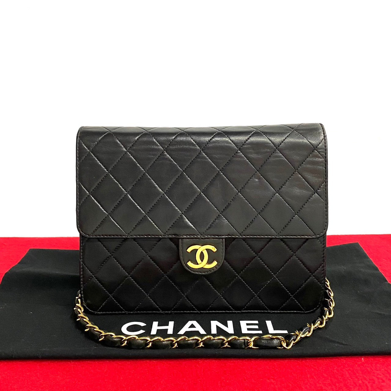 Chanel CC Matelasse Flap Bag  Leather Crossbody Bag in Good condition