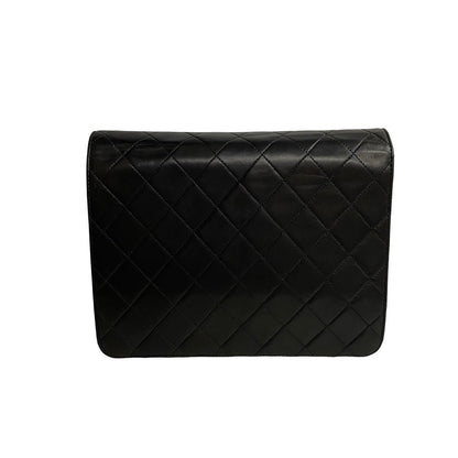 Chanel CC Matelasse Flap Bag  Leather Crossbody Bag in Good condition
