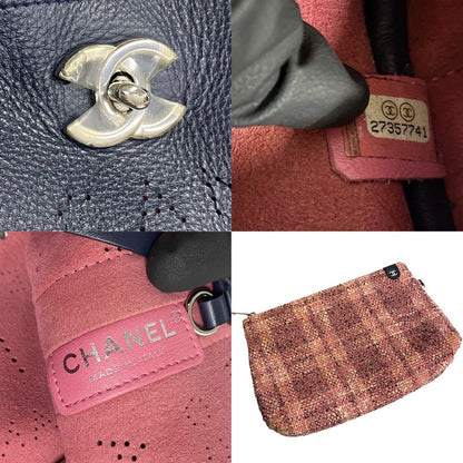 Chanel CC Logo Eyelets Bag  Leather Tote Bag in Good condition