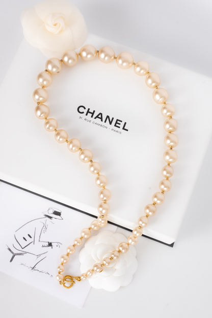 Collier de perles nacr√©es Chanel s