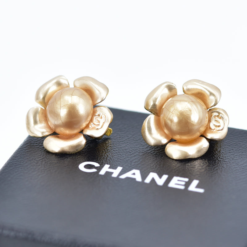 Chanel Faux Pearl Flower Earrings Plastic Earrings in Fair condition