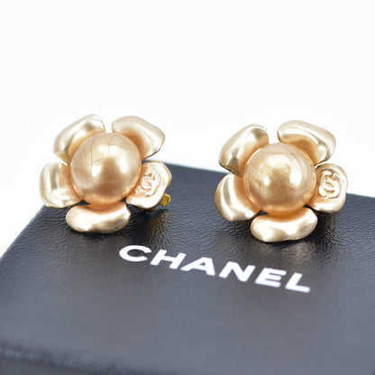 Chanel Faux Pearl Flower Earrings Plastic Earrings in Fair condition