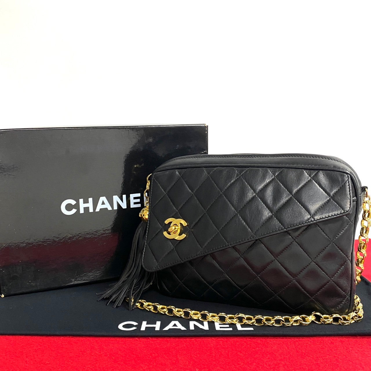 Chanel CC Matelasse Camera Bag  Leather Crossbody Bag in Good condition
