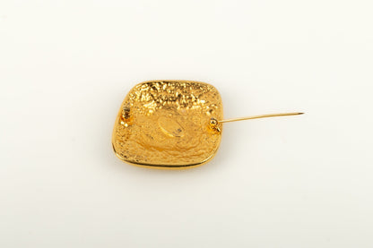 Broche dorée Chanel