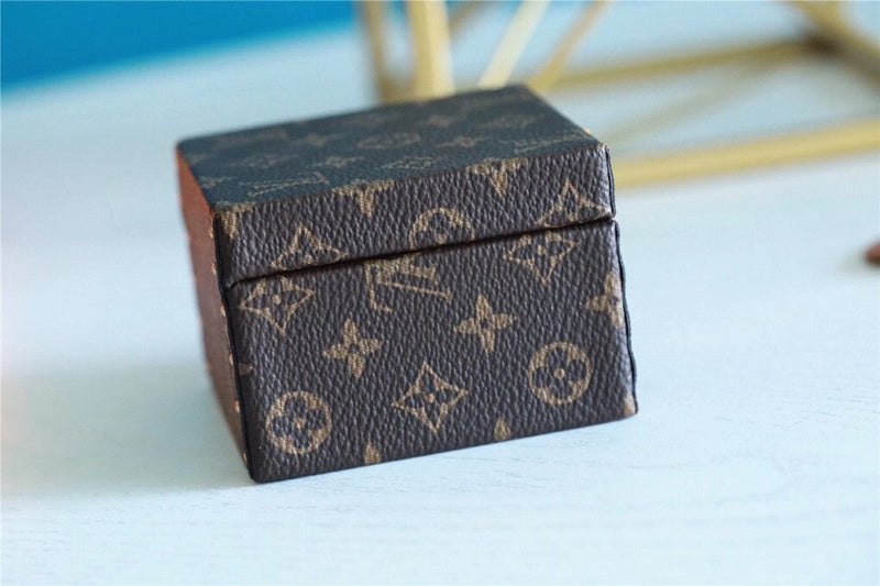 Franco Shops - Louis Vuittons  - 9525