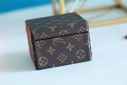 Franco Shops - Louis Vuittons  - 9525