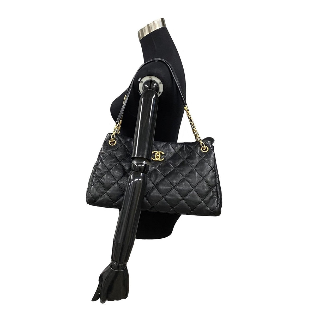 Chanel CC Quilted Retro Chain Tote Leather Tote Bag in Excellent condition
