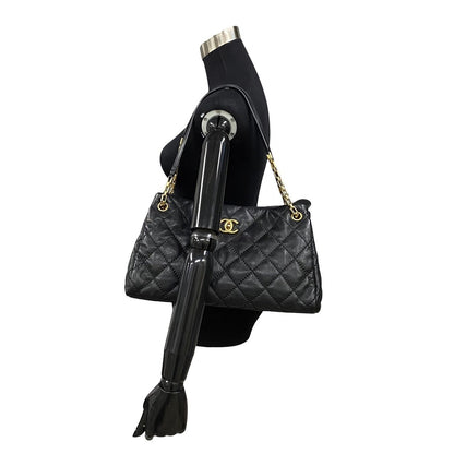 Chanel CC Quilted Retro Chain Tote Leather Tote Bag in Excellent condition