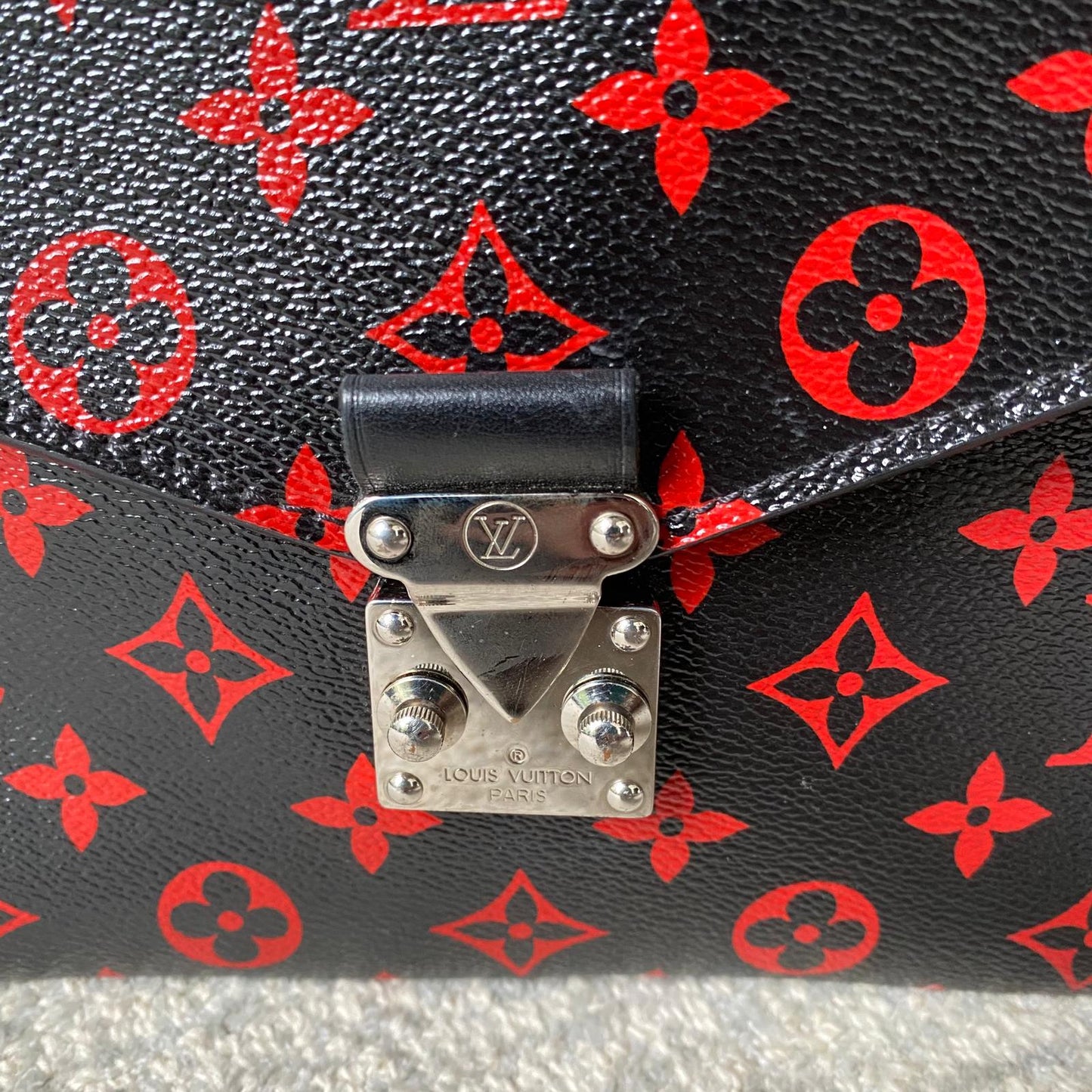 Louis-Vuitton Monogram Infrarouge Pochette Metis