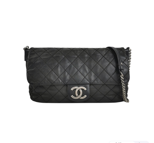 Preloved Chanel falp bag black 31cm 24122478994649