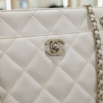 Chanel vintage caviar chain bag