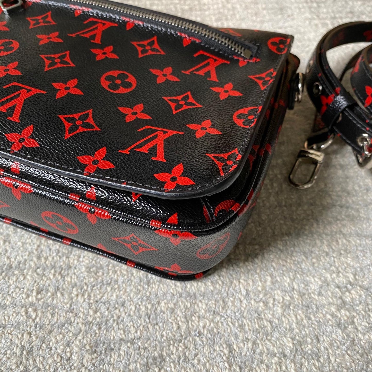 Louis-Vuitton Monogram Infrarouge Pochette Metis