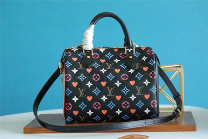 The Franco Shops - Louis Vuittons  - 7673