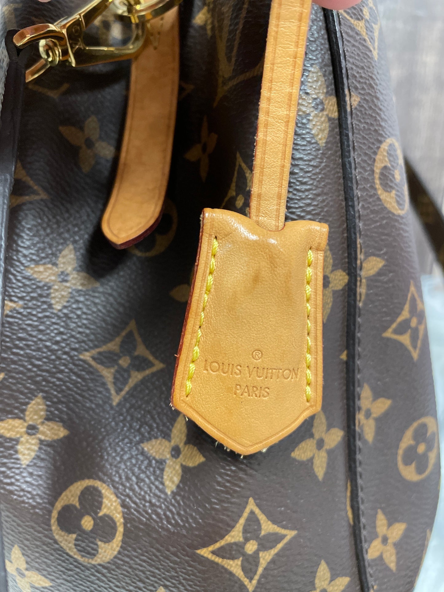 Handbag Luxury Designer By Louis Vuitton  Size: Medium