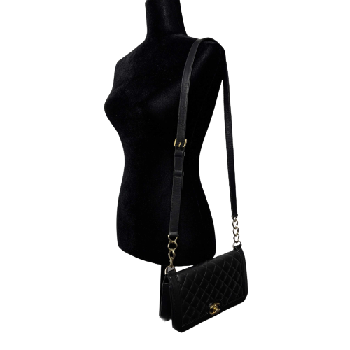 CHANEL - Black Quilted Diamond New - CC Calfskin 3 Ring Crossbody